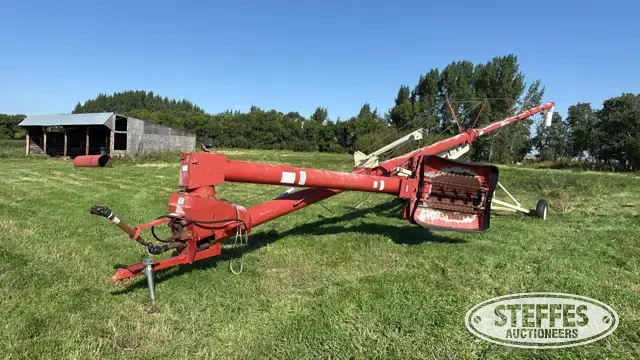 Buhler Farm King 1070