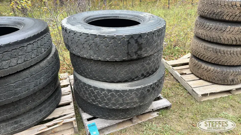 (4) Longmarch 11R22.5 tires Truck Tire