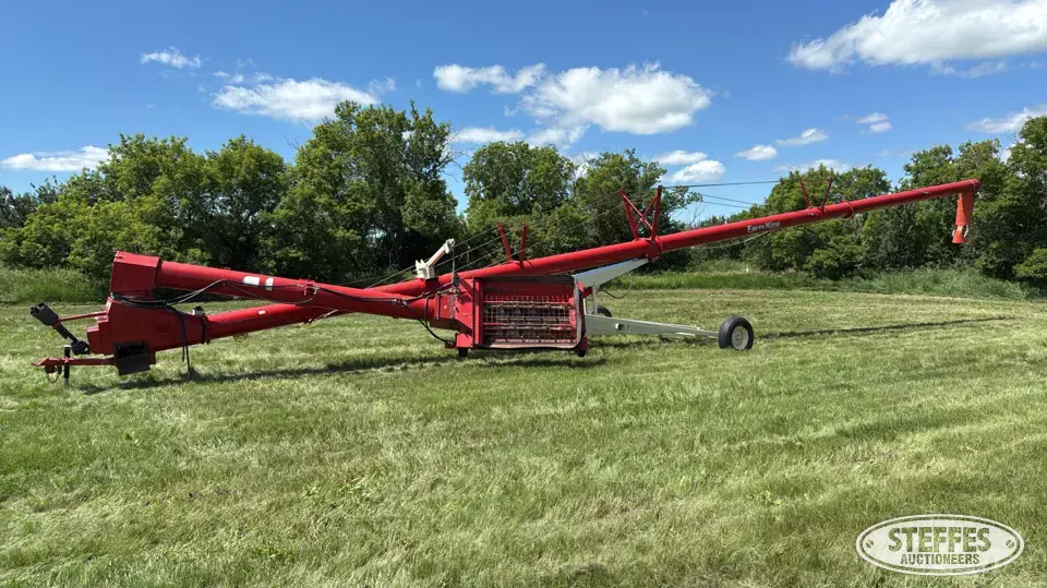 2015 Buhler Farm King 1370 Swing Hopper Auger