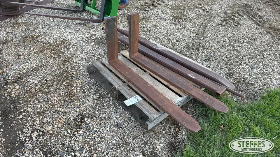 Pallet forks Tractor Loaders and Attachment