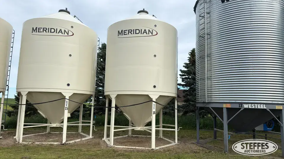 2023 Meridian M1412 fertilizer hopper bin