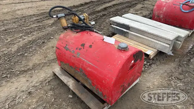 Westeel approx. 135 gal. transfer tank