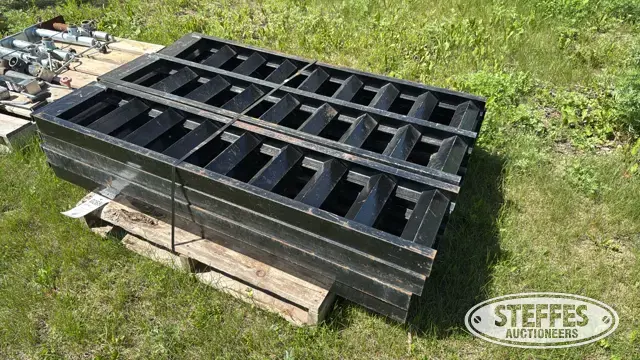 (12) Trailer ramps