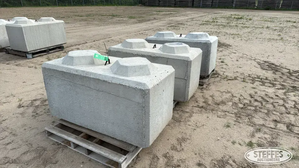 (3) Concrete stackable blocks Concrete Related Item