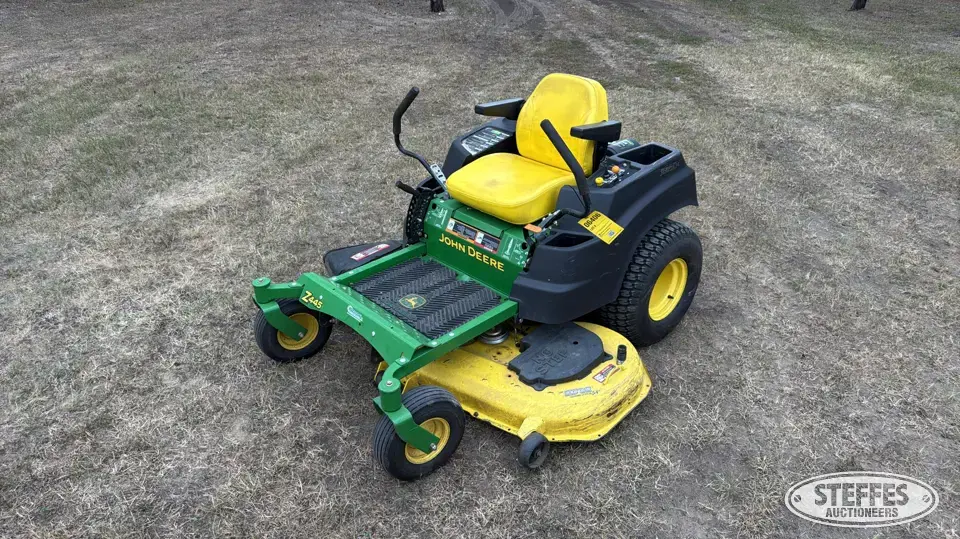 John Deere Z445 Zero Turn Mower