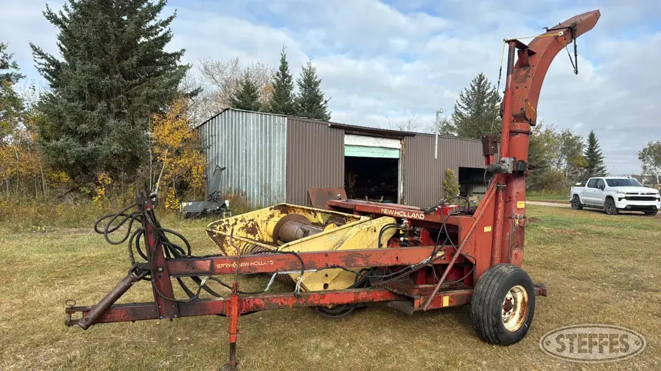 New Holland 890 Pull-Type Harvester