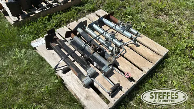 (9) Trailer jacks