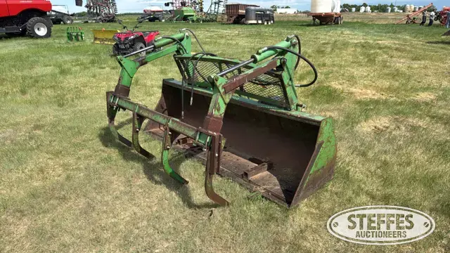 John Deere grapple bucket