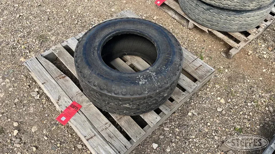 (1) Alliance 11L-15FI tire Truck Tire