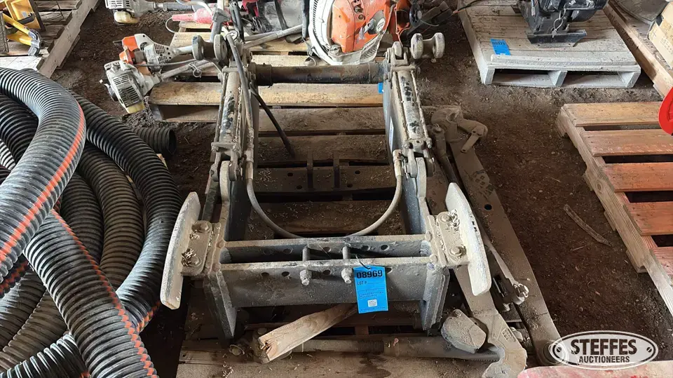 Mandako 3 pt. hitch Farm Support Item