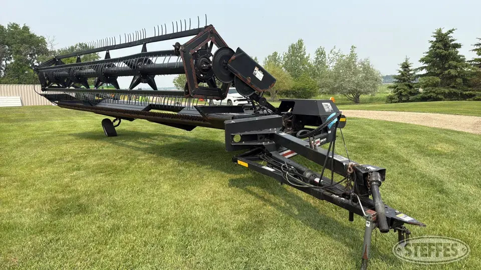 2001 MacDon Premier 1900 Pull-Type Swather