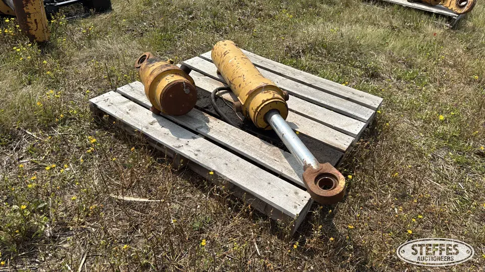 (2) Bron hyd. cylinders Construction Part