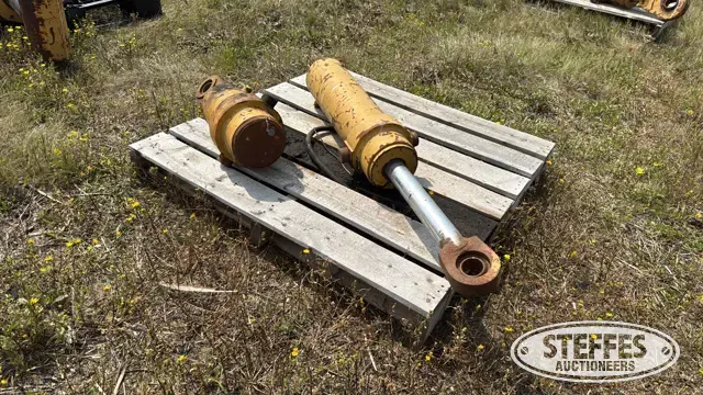 (2) Bron hyd. cylinders