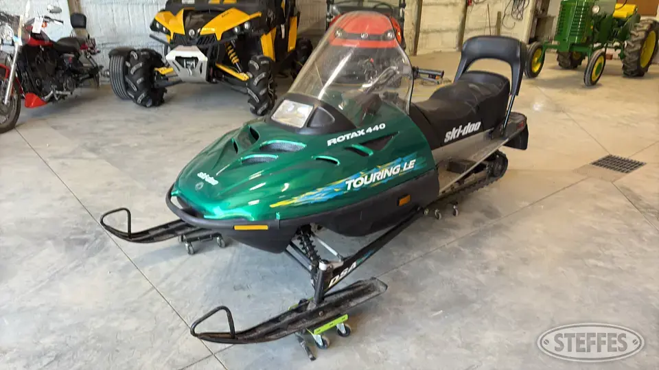 Ski-Doo Touring LE 440 Snowmobile