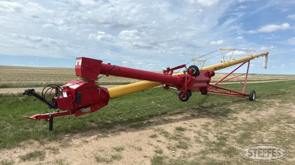2017 Westfield MKX130-74 Swing Hopper Auger
