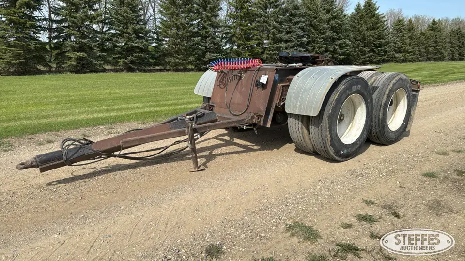 Tandem axle converter dolly