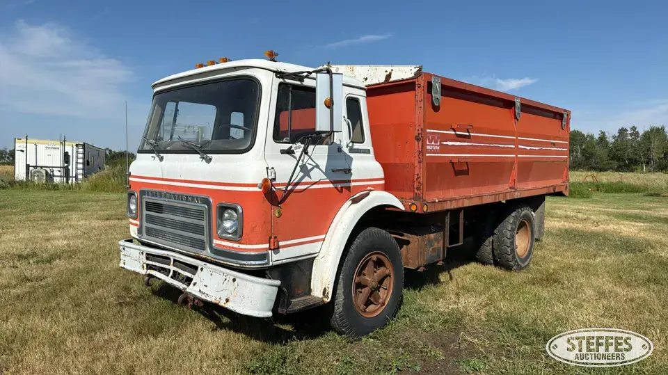 1976 International Cargostar Grain Truck