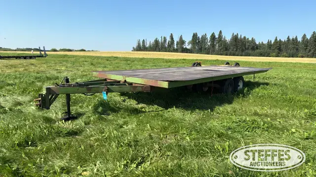 Tandem axle flatbed trailer