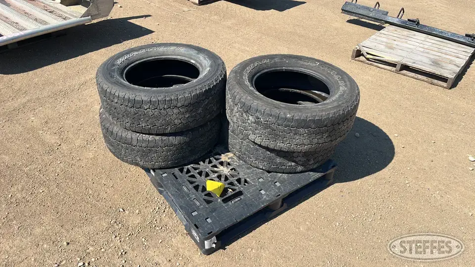 (4) Goodyear Wrangler LT275/65R18 tires Passenger-Light Truck Tire