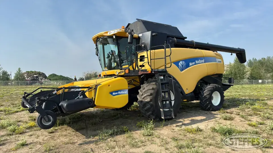 2012 New Holland CX8080 Combine