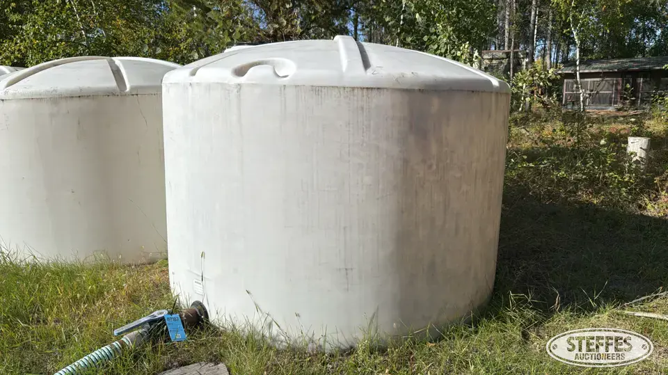 1,250 gal. poly water tank Poly Tank