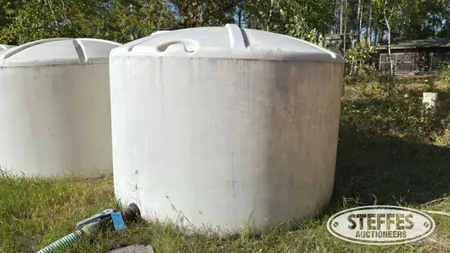 1,250 gal. poly water tank