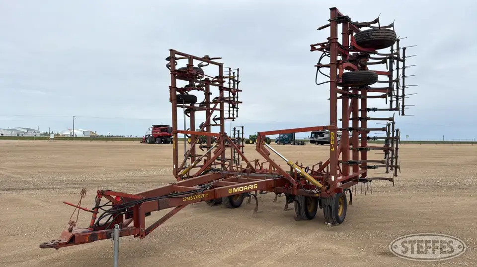 1981 Morris L233 Field Cultivator