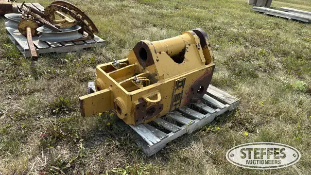 Bron HS2 pivot assembly