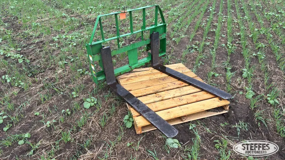 2020 Frontier pallet forks Tractor Loaders and Attachment