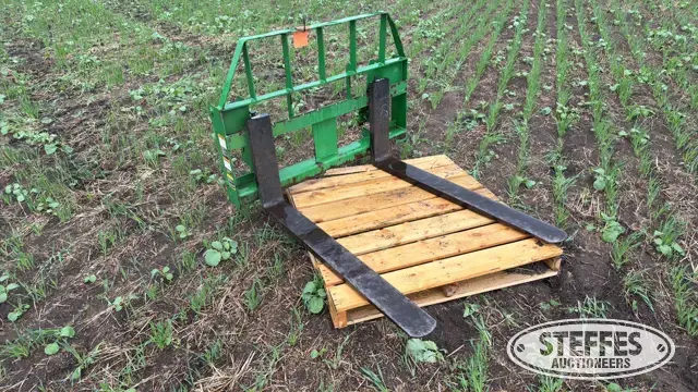 2020 Frontier pallet forks