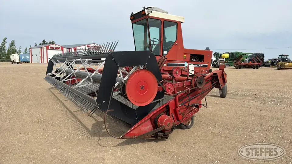 1981 International 4000 Self-Propelled Swather