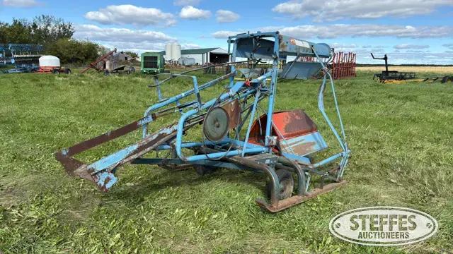 Allied bale stooker