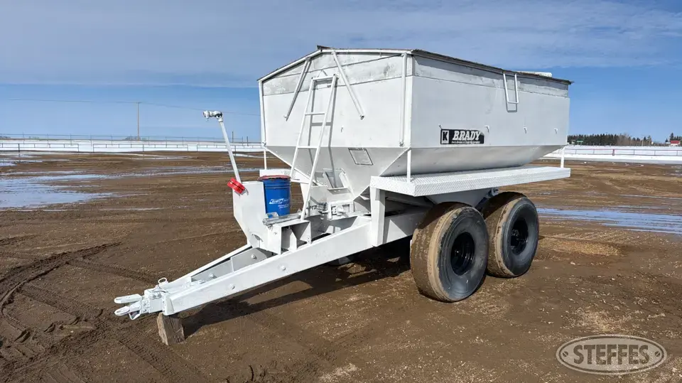 Koehring Brady 610 Pull-Type Dry Spreader
