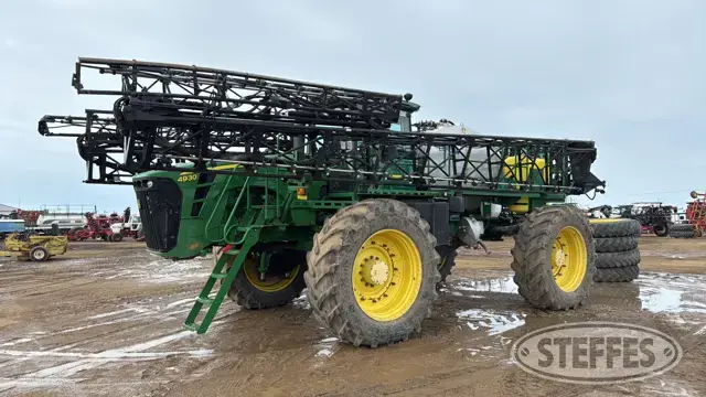 2011 John Deere 4930