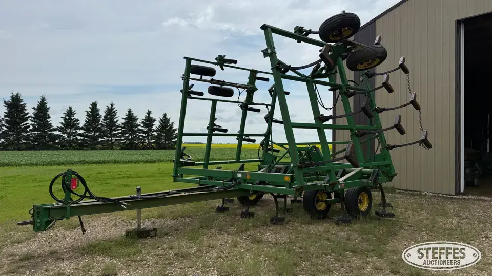 John Deere 680 Chisel Plow