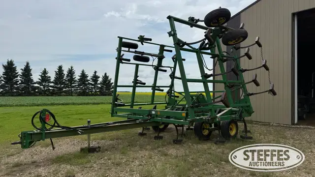 John Deere 680