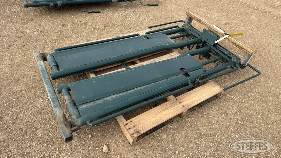 Hi-Hog automatic headgate Livestock Handling