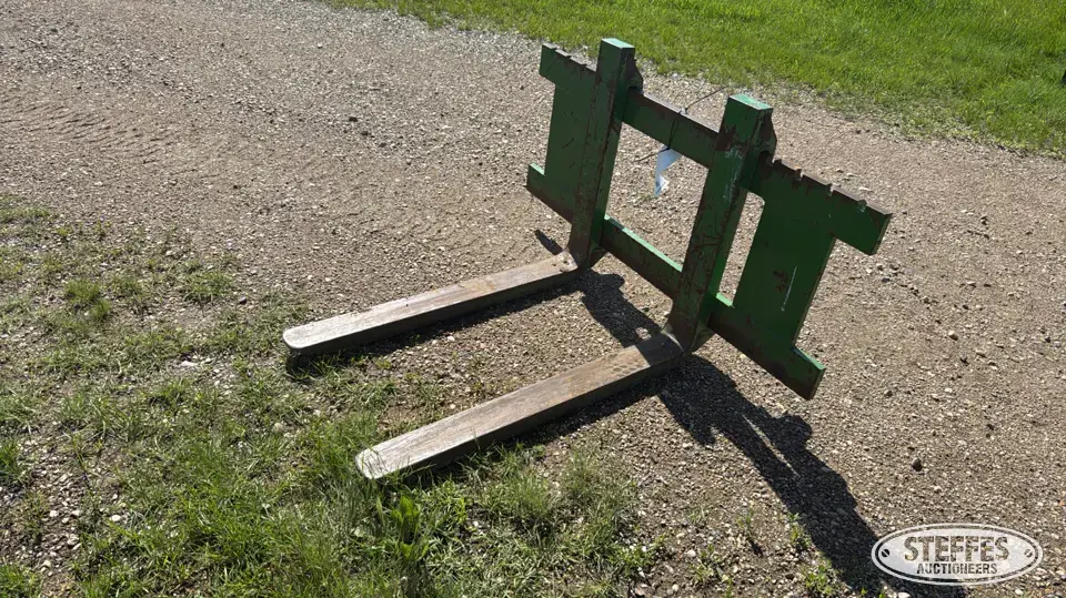 Pallet forks Tractor Loaders and Attachment