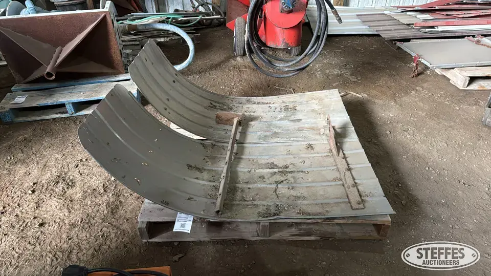 (2) Truck fenders & bracket Truck-Trailer Part