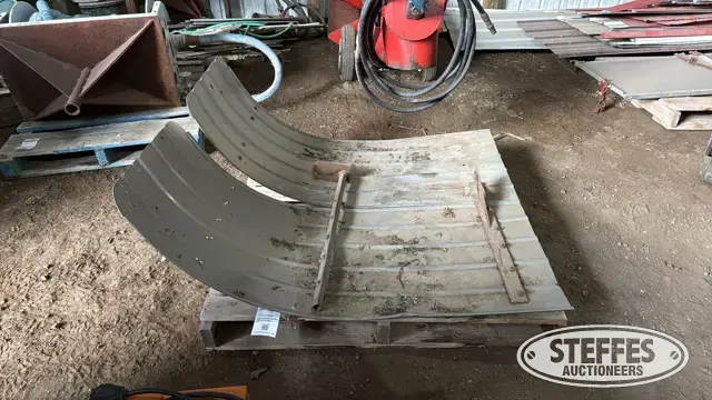 (2) Truck fenders & bracket