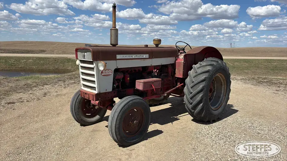 1959 International 560 2WD Tractor