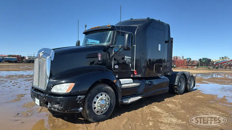 2014 Kenworth T660 Conventional Truck with Sleeper