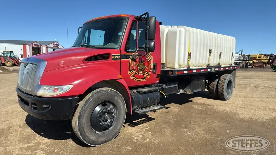 2002 International 4300 Flatbed Truck