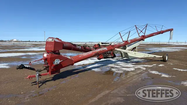 Buhler Farm King 1370