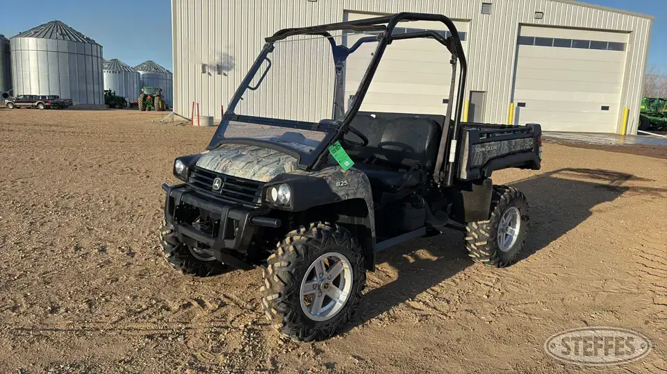 2012 John Deere Gator 825i UTV