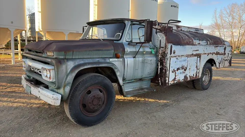 1964 GMC 960 Fuel-Lube Truck