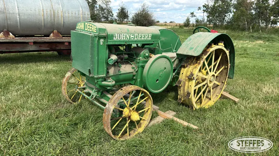 John Deere Model D Collectible Tractor