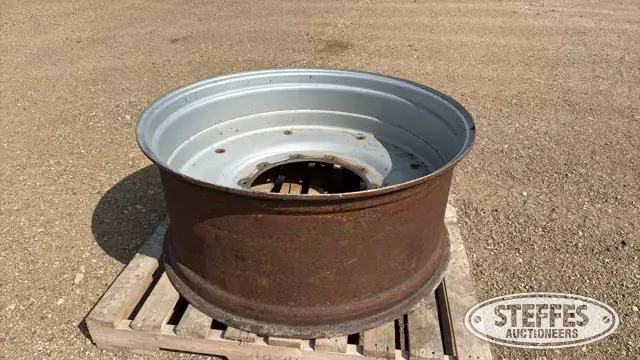 10-bolt wheel