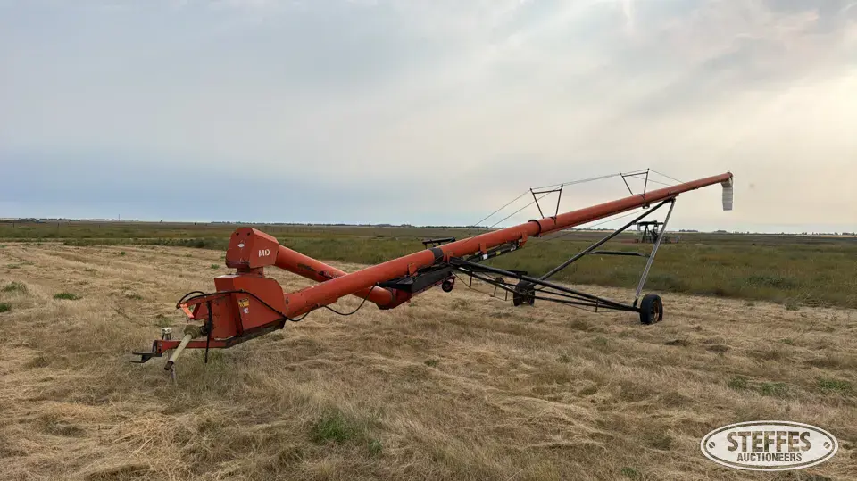Brandt 1060 Swing Hopper Auger