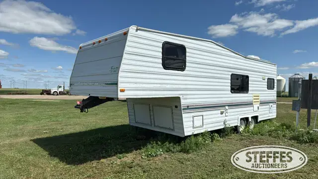 1996 Triple E Topaz 260RK